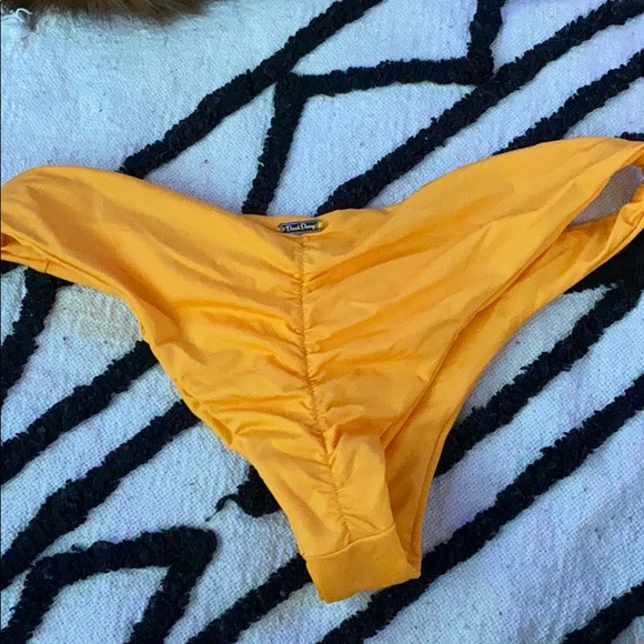 Beach Bunny Brazilian bottoms NWT - Picture 2 of 2